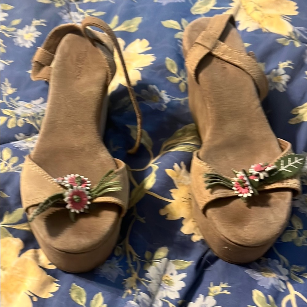 American Eagle by Payless Tan Wedge Heels with Floral Accents
